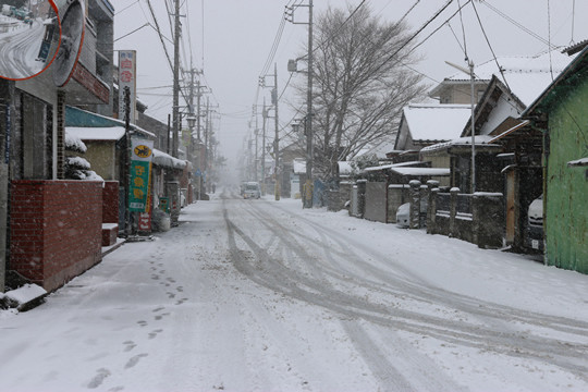 雪の鷲宮神社門前通り