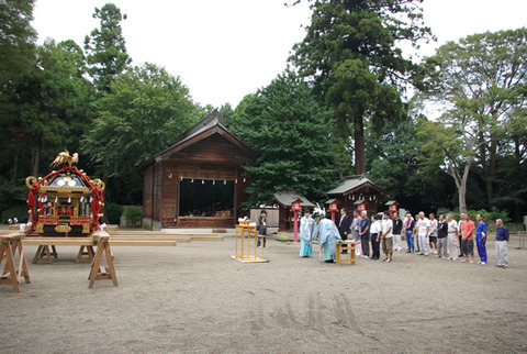 土師祭2011 (10:27)神輿に神様を入れる「拝み」