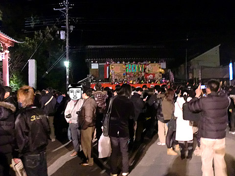 準備中の鷲宮神社鳥居前