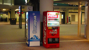香港国際空港自動販売機
