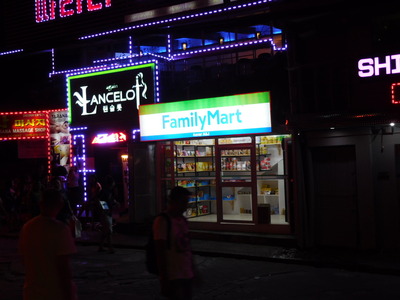 Angeles-walking-Familymart