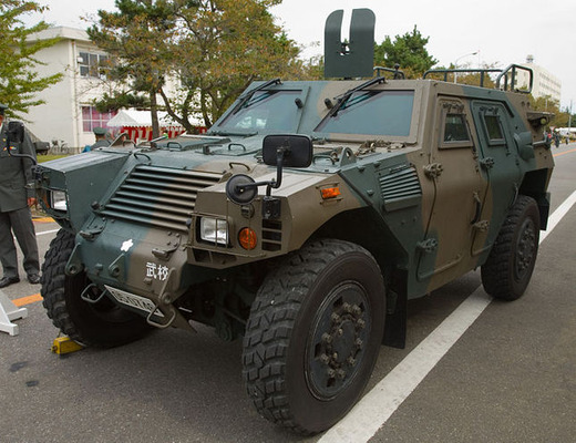 軽装甲機動車(ポスター用)_1