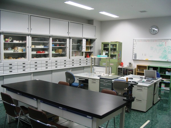 080413 kenkyushitsu1