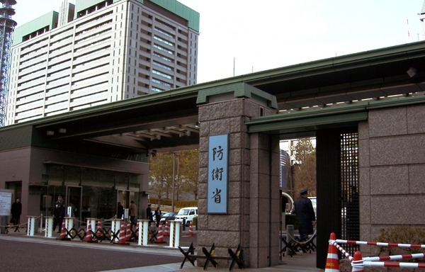 防衛省・正面出入口 (1)