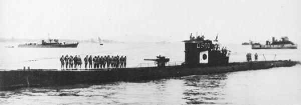 Japanese_submarine_RO-500_in_1943