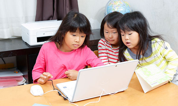 【悲報】小学校「プログラミング教育」推奨ノートPCが酷いと話題にwwwwwwwwwwwwwwwwww