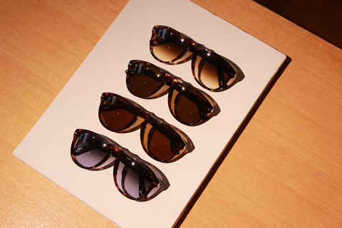 Persol-b