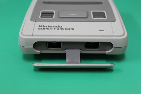ニンテンドークラシックミニ スーパーファミコン 前面