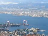 西埠頭に接岸中の日進丸を函館山から見る