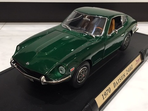 1/18 yatming Road Signature Deluxe Edition 1970 DATSUN 240Z