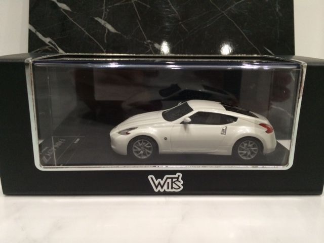 1/43　日産　フェアレディZ　Z34　ミニカー　ホワイトパール Amazon | 1/43 日産 フェアレディZ FAIRLADY Z34 ディーラー特注