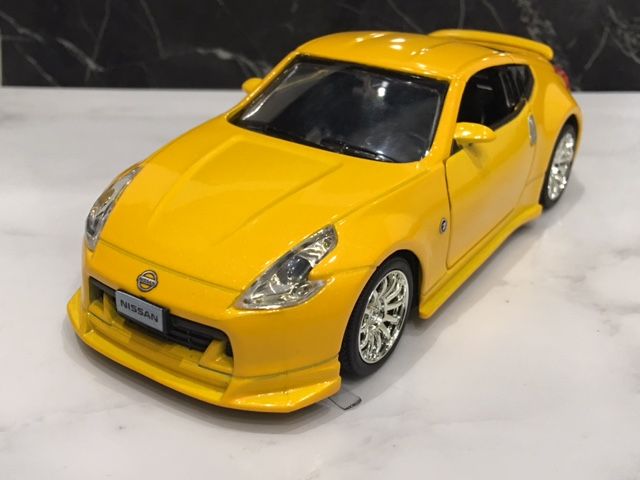 ユニフォーチュンミニカー 日本ではレッドしか見かけない・・・ : FAIRLADY Z fan