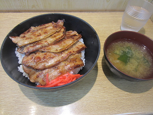 どん亭の 成増駅前名物 焼肉ライス 東京刺激クラブ