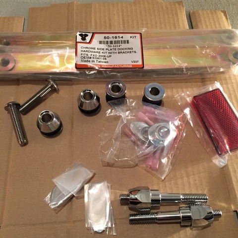 ドッキングハードウェアとターンシグナルリロケーションキット