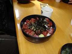 吉田鮮魚店、マグロ丼