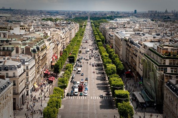 Avenue_des_Champs-Elysees_July_24,_2009_N1