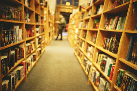 【悲報】ワイ本屋バイト、なろうラノベ買ってく奴がリアル底辺しかいなくてドン引き