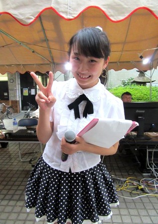 ブログ用 28日お祭り17 MC桃香