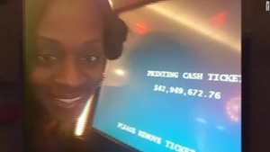 woman-wins-casino-machine-malfunction