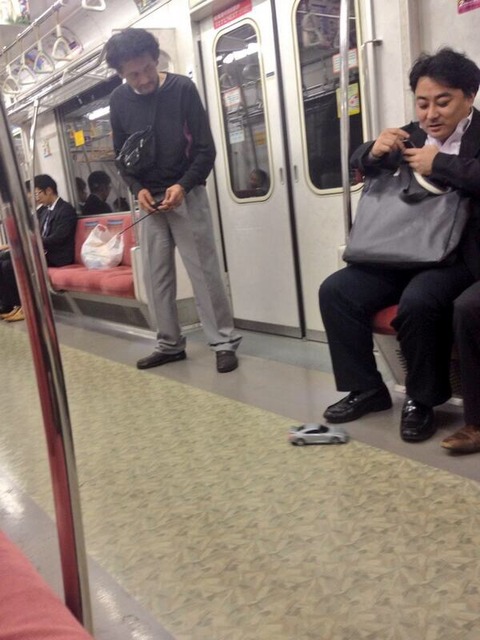 電車でラジコンしててワロタ