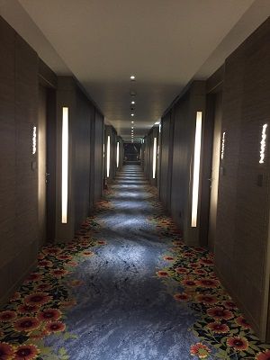 フォーポイント 廊下
