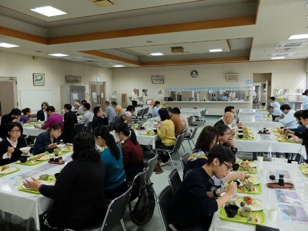 トモヱ乳業の社員食堂でお昼ごはん♪