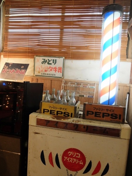 昭和レトロな店内・・・むむっ!