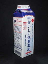 明治「明治おいしい低脂肪乳」18年07月3D