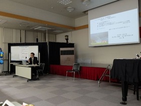 明治の小出特別顧問の講演2
