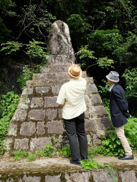 藤嶋こうぞう氏の石碑