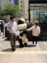 牛さんがビラくばり