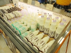 山のいぶきの牛乳やヨーグルトがずらり♪