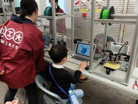 久留米工業大学では3Dプリンター体験を実施。