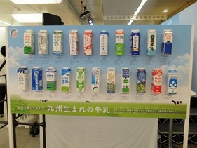 新しくなった牛乳パック展示ボード