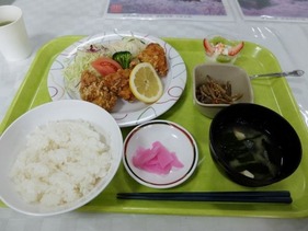 トモヱ乳業の社員食堂「これでなんと300円!」