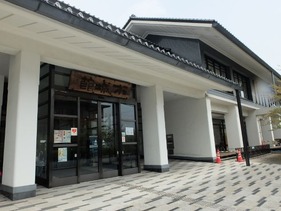 小城市の桜城館