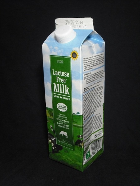 Marks and Spencer plc「Lactose Free Milk SEMI-SKIMMED」14年6月
