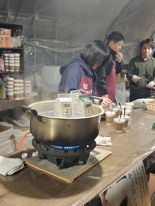 よつ葉牛乳を豪快にあたためるw