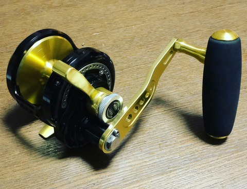 オーシャンフリークス キャプチャ60HG NARROW（左）シャンパン