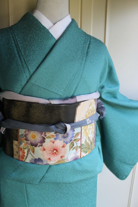 綺麗なエメラルドグリーン色無地