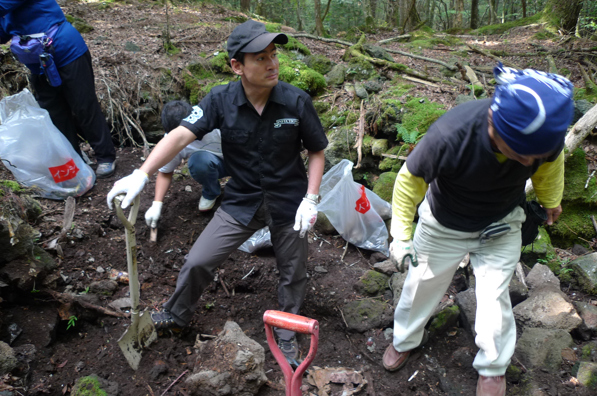 アルピニスト・野口健のブログ 今年最後の富士山清掃活動 霊峰富士がついに世界遺産に！…が、自然ではなく文化遺産である理由