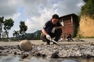 焼骨後のご遺骨を集める