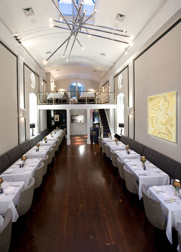 Desmonds_NYC_Interior_medium