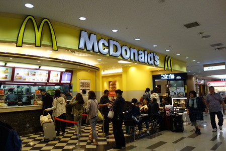 26-成田空港マクドナルドDSC03802