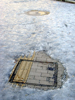 manhole2