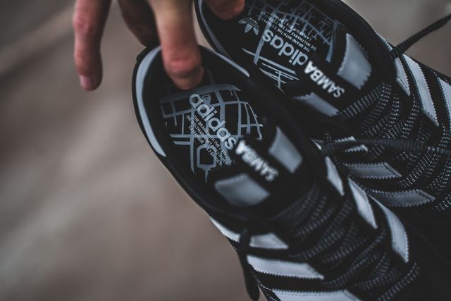 adidas-samba-og-ms-black-white-bd7523-mood-2