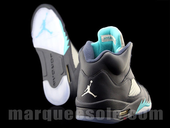 air-jordan-5-midnight-navy-hornets-5