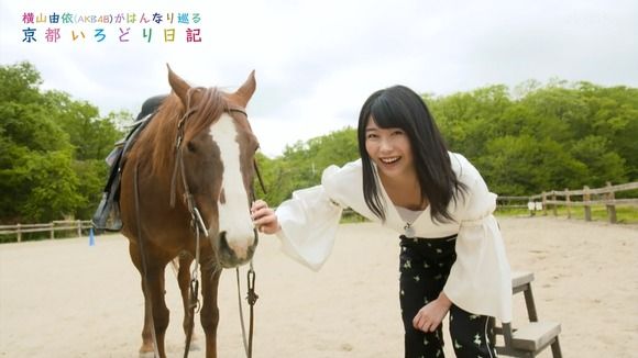 【画像】横山ゆいはん胸元ゆるゆるチラリで神回だと話題