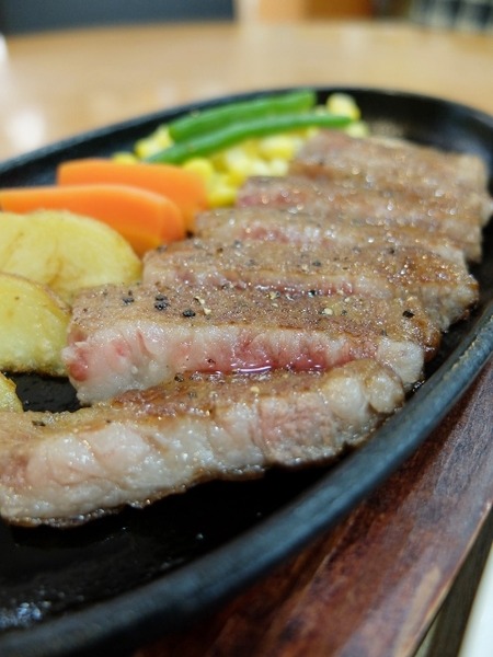 筑穂庁舎ふれあいカフェで筑穂牛のステーキをいただきました♪