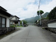 「内野宿入口」交差点から西に上がったところ